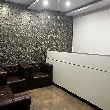 Roomquet Comfort Inn Allāhābād Junction Exterior foto