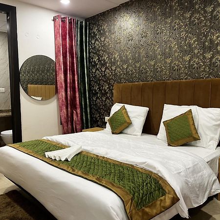 Roomquet Comfort Inn Allāhābād Junction Exterior foto