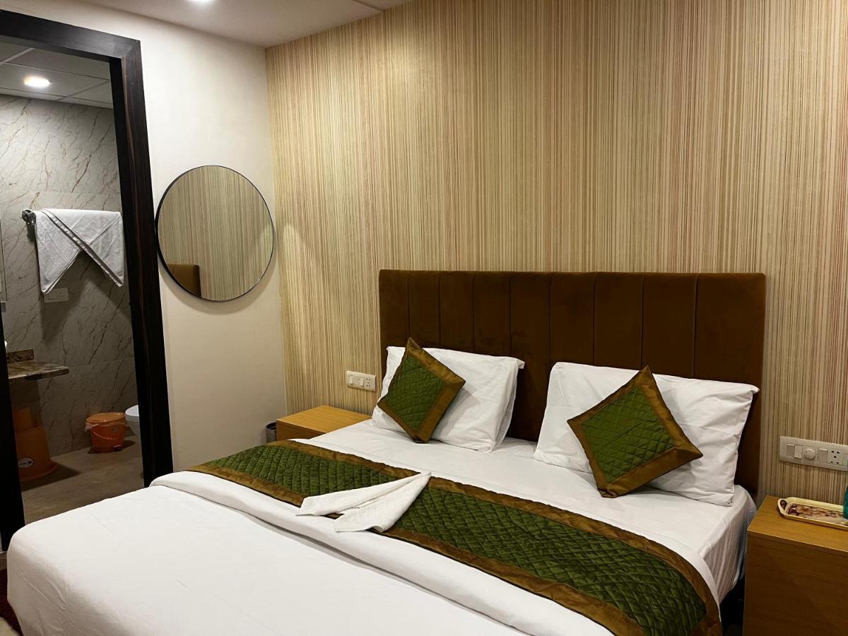 Roomquet Comfort Inn Allāhābād Junction Exterior foto