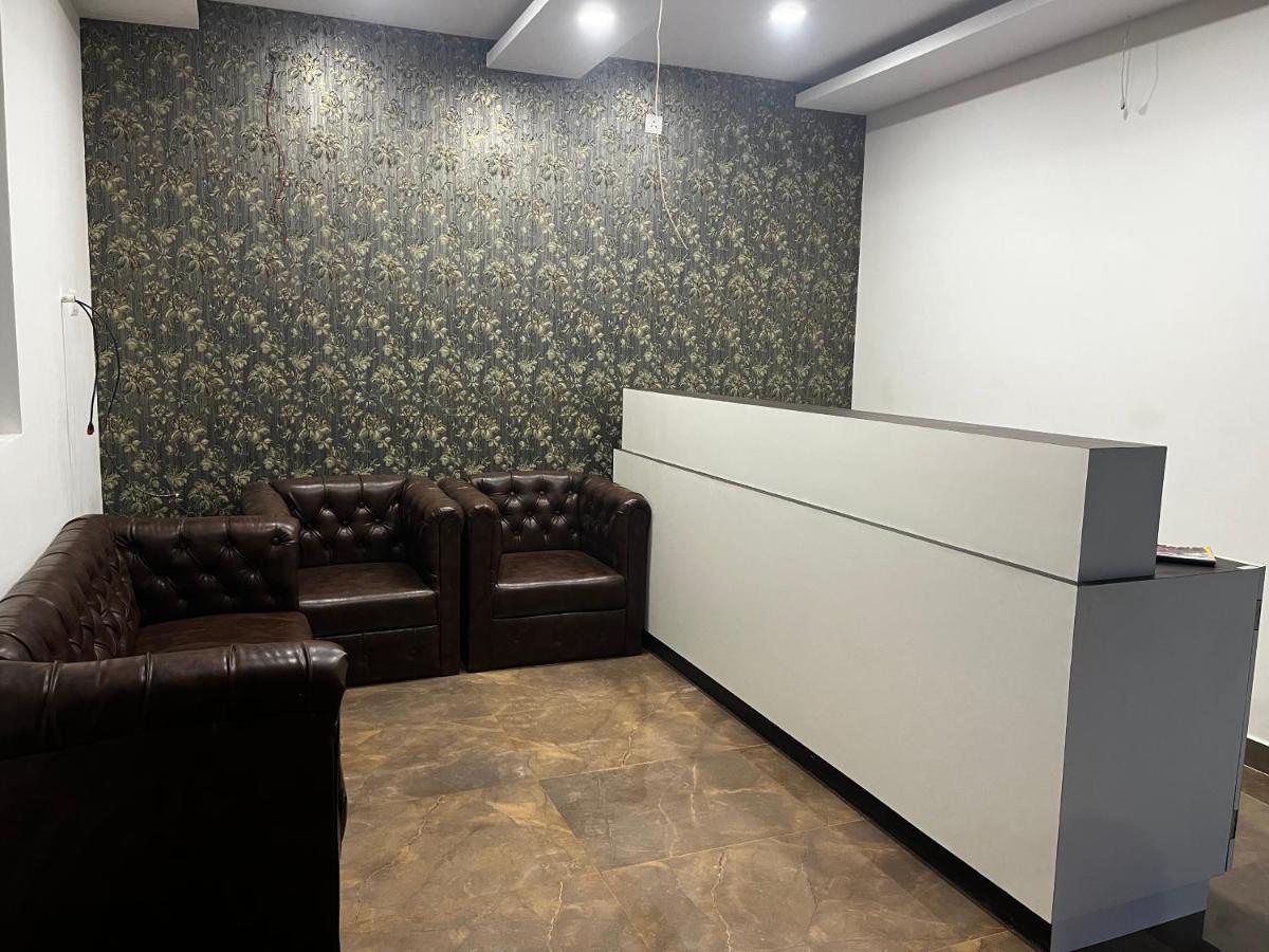 Roomquet Comfort Inn Allāhābād Junction Exterior foto