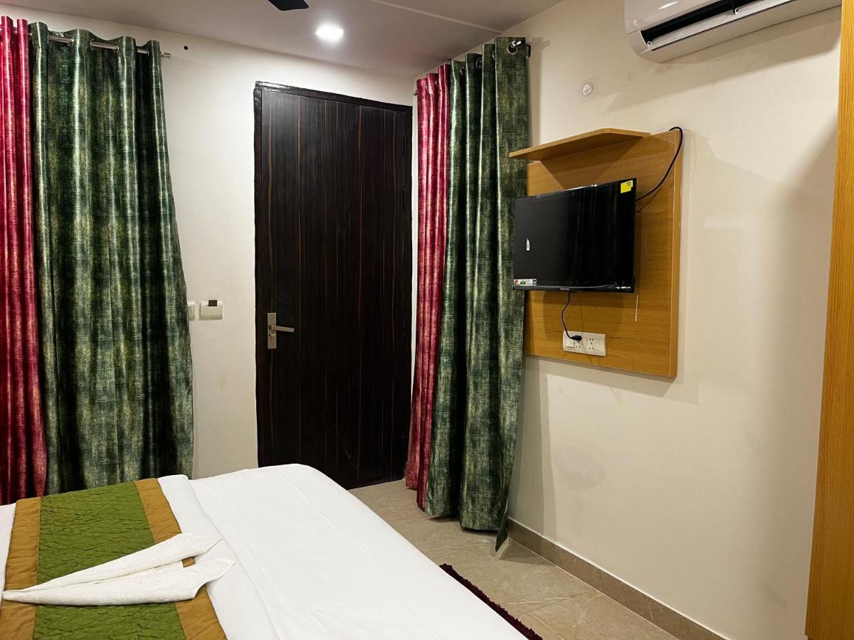Roomquet Comfort Inn Allāhābād Junction Exterior foto